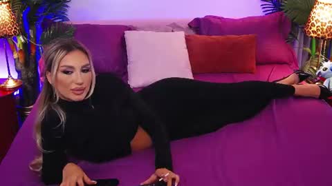 DalidaSelena online show from July 22, 4:20 pm