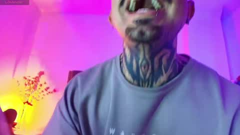 Dallas whitee online show from April 18, 7:51 pm