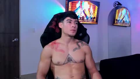 Snapshot of damian_fit chatting on October 27, 11:27 pm Damian online show from October 27, 11:27 pm