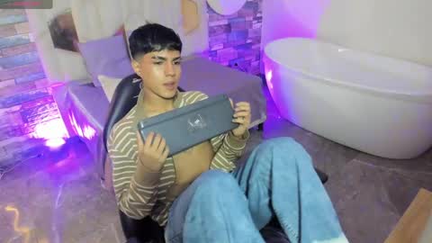 damian_tay online show from April 26, 1:42 pm