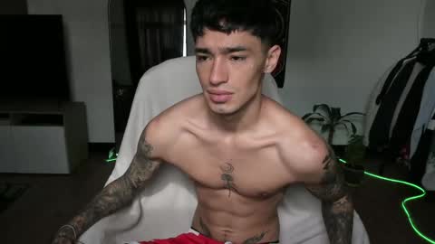 Damon online show from April 23, 8:21 pm