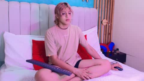 D A N online show from March 31, 8:53 pm