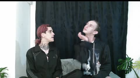 Snapshot of dan_yagami chatting on December 6, 1:02 am Dan and Noah online show from December 6, 1:02 am