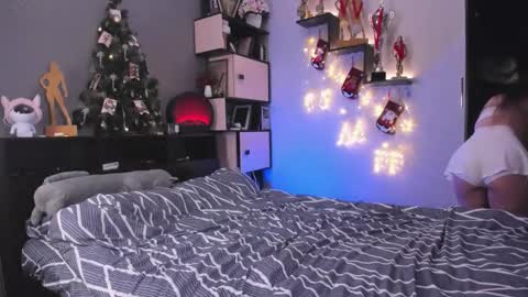 Dana online show from December 18, 1:39 pm