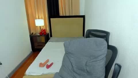 STEPHANIE online show from May 21, 2:40 am