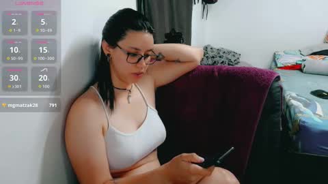 Snapshot of dani_jocelyn chatting on October 18, 12:26 am dani y jocelyn online show from October 18, 12:26 am