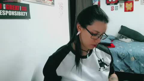dani y jocelyn online show from July 2, 1:03 am
