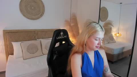 D A N I A online show from September 30, 12:04 pm