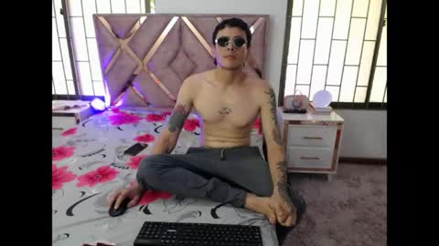 daniel_velez26 online show from April 30, 2:33 pm