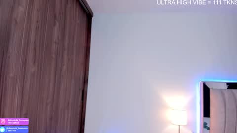  independent model   online show from October 10, 4:51 am