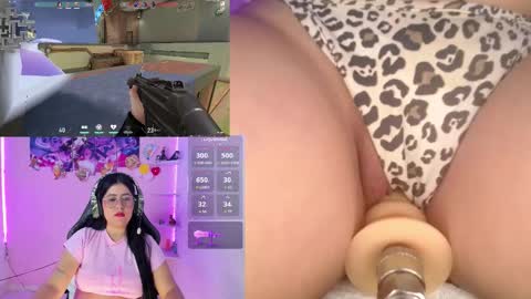 Snapshot of danielamendez__ chatting on October 10, 3:07 pm Dani online show from October 10, 3:07 pm