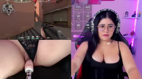 Snapshot of danielamendez__ chatting on February 15, 2:00 pm Dani online show from February 15, 2:00 pm