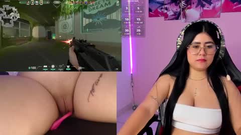Snapshot of danielamendez__ chatting on March 10, 3:52 pm Dani online show from March 10, 3:52 pm