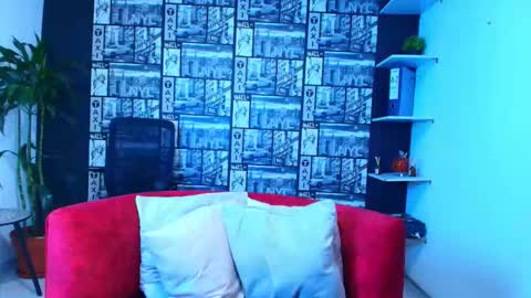 danielamonroe online show from March 12, 1:09 am