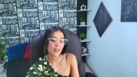 danielamonroe online show from October 11, 8:45 pm