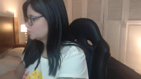 daniellerain online show from April 10, 9:47 am