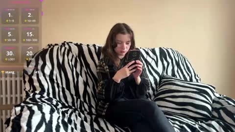 Mia online show from November 20, 8:02 am