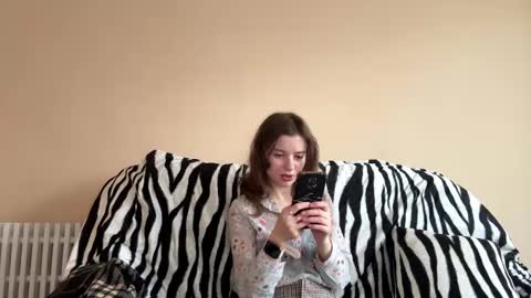 Mia online show from November 26, 7:38 am