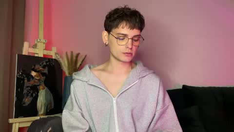 danieltuckerr online show from May 17, 12:20 am