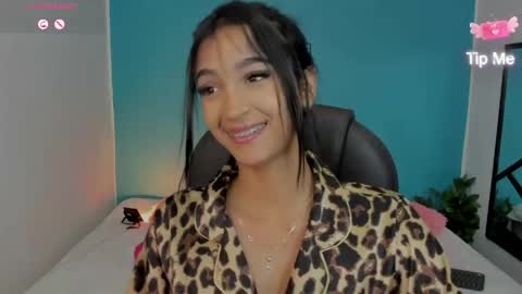 Danna online show from May 22, 2:13 pm
