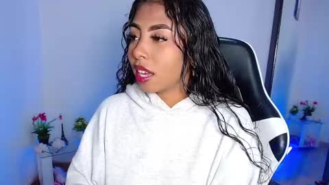 Snapshot of danna_schmidt23 chatting on March 8, 9:39 am Danna online show from March 8, 9:39 am