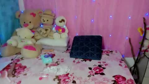 Danna Sofia jeins online show from November 28, 2:57 pm