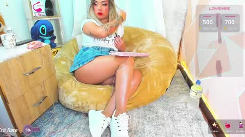 dannia_13 online show from January 10, 11:39 pm