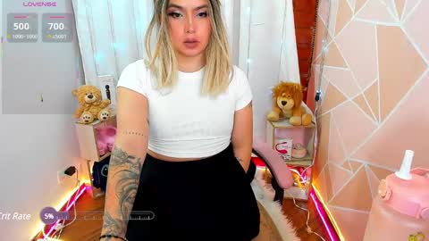 dannia_13 online show from March 7, 4:34 am