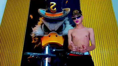 dante_brown1 online show from October 16, 1:38 am