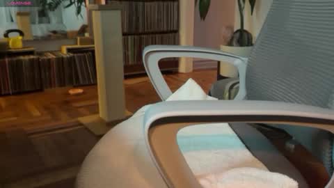 Snapshot of danteslife chatting on December 3, 6:54 am Dante online show from December 3, 6:54 am