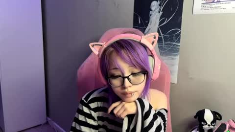 danyelleeyermann online show from April 5, 3:20 pm