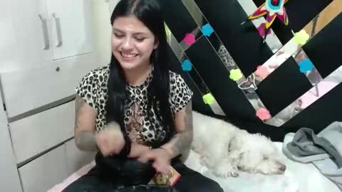 daphne877046 online show from September 8, 11:37 pm