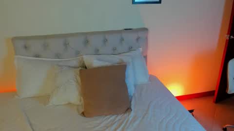 Antonella Mora online show from December 3, 1:12 pm