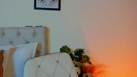 Antonella Mora online show from October 21, 1:05 pm