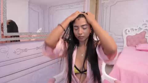 Daphne  online show from March 9, 9:02 am