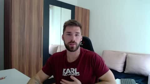 darius_94 online show from June 9, 9:09 am