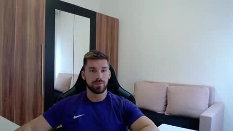 darius_94 online show from November 28, 8:54 am