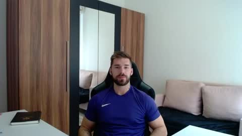 darius_94 online show from June 13, 7:19 am