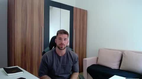 darius_94 online show from April 24, 1:02 pm