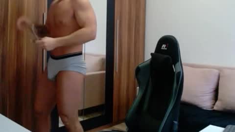 darius_94 online show from February 8, 1:25 pm