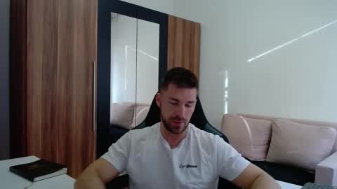 darius_94 online show from April 19, 5:30 am