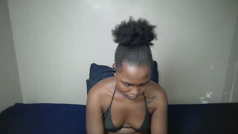 dark_lovly online show from March 4, 7:27 am