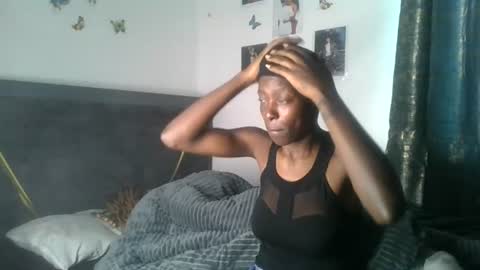 dark_mellanin online show from June 24, 9:38 am