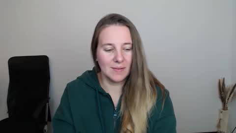 Snapshot of darklure_ chatting on October 17, 3:38 pm Anna online show from October 17, 3:38 pm