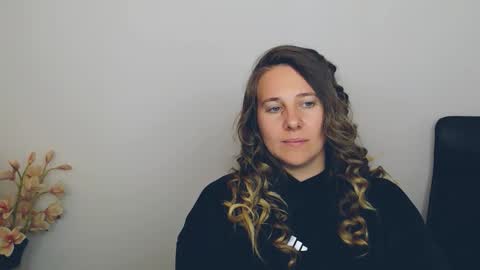 Snapshot of darklure_ chatting on September 29, 4:17 pm Anna online show from September 29, 4:17 pm