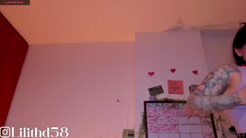 darknes_lilith18 online show from April 26, 1:36 am