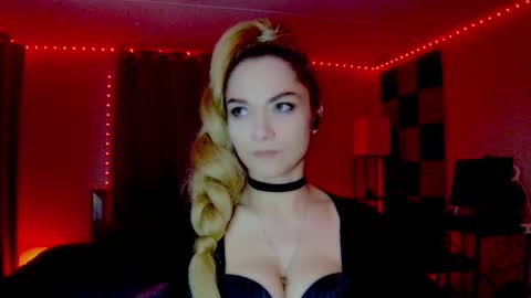 roseredgoddess online show from November 14, 4:25 am