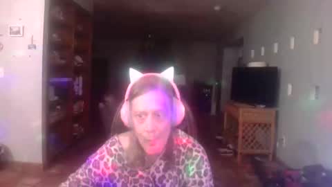 darla_darling1222101 online show from May 2, 12:11 pm
