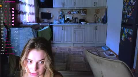 Darlina online show from April 21, 1:29 pm