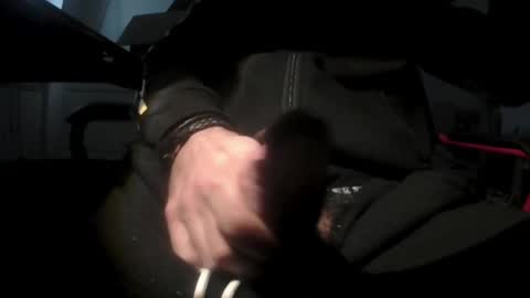 davedarksider96 online show from April 16, 12:49 pm